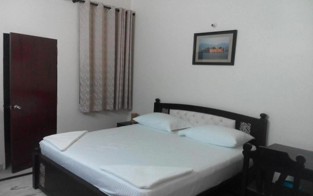 FabHotel Dior Pink City