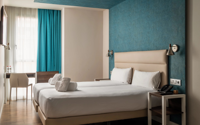 Arya Stadium Hotel
