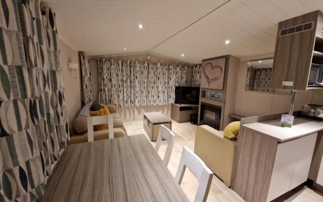 Seaside 8-person Caravan at Rockley Park