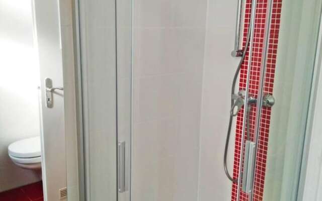 2bed Old Town Apt Sleeps 6 - Rooftop Terrace, Wifi