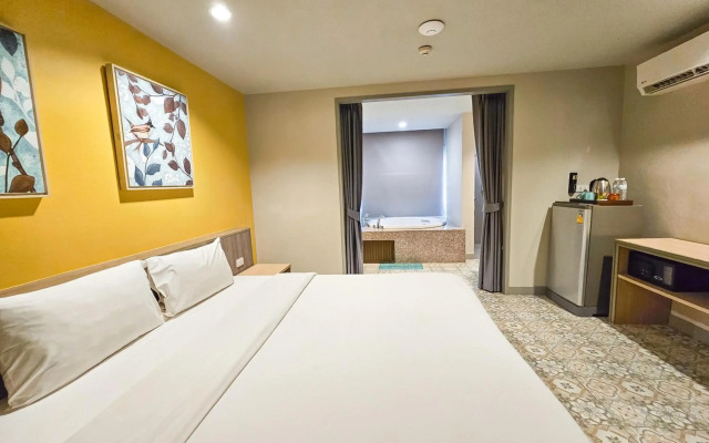 Recenta Suite Phuket Suanluang
