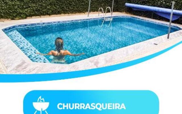 Casa com piscina, churrasqueira, 3 suítes com ar condicionado