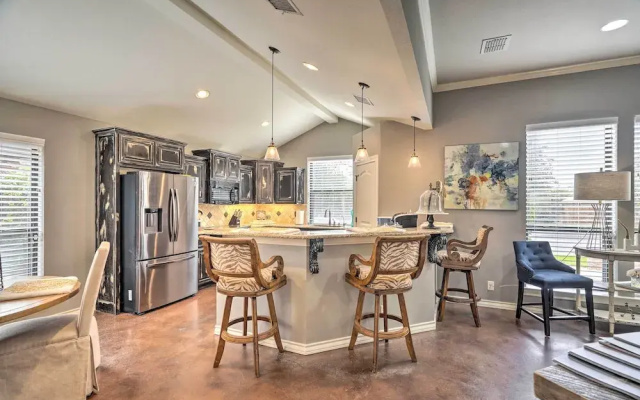 Luxe Midland Retreat w/ Patio, Grill & Yard!