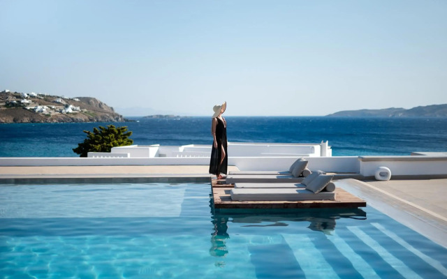Manoulas Beach Mykonos Resort