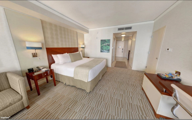Trump International Beach Resort - Image 2