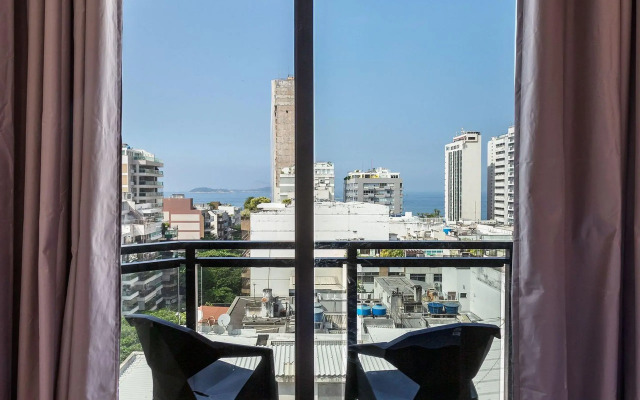 (902-B) Studio com Vista Mar e Comodidades