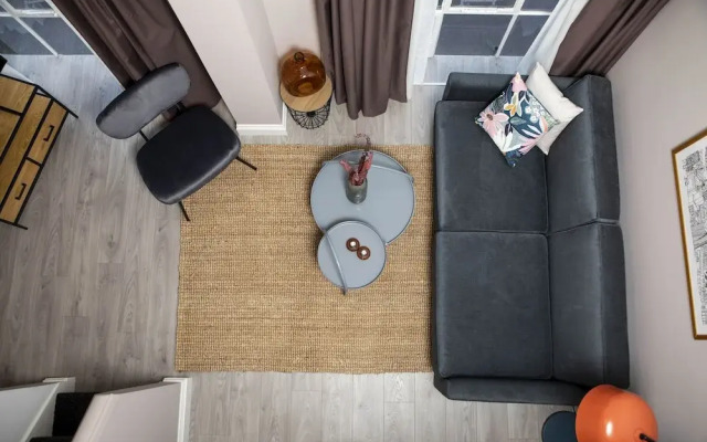 Bob W Commercial House