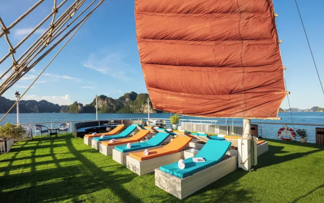 Verdure Lotus Classic Cruise on Lan Ha Bay