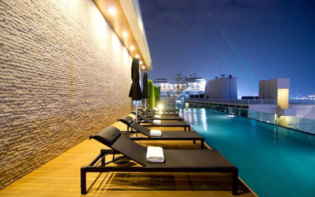 Seven Zea Chic Hotel