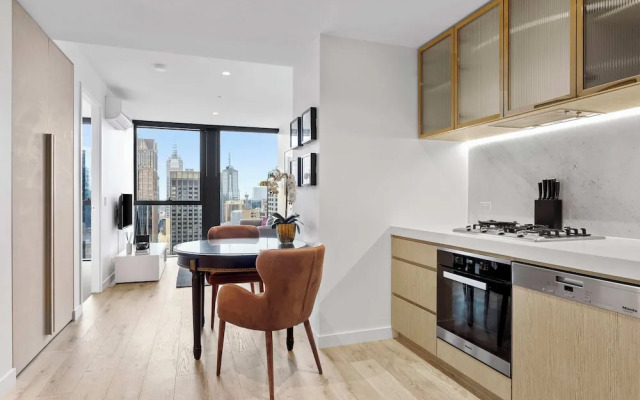 Luxuria Apartments - Collins House