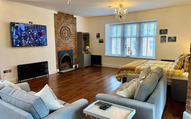 The Bards Loft, Large Studio Apartment