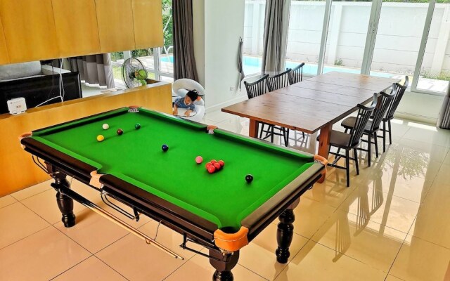 AnB Pool Villa 4BR Beachfront in Pattaya