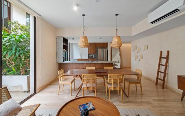 205 Perfect Location 3 bedrooms Apartment