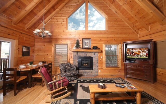 Mountain Sunrise - Five Bedroom Cabin