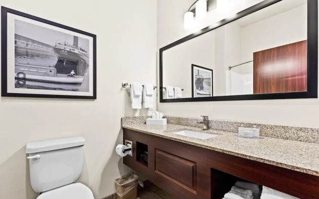 Cobblestone Hotel & Suites - Superior