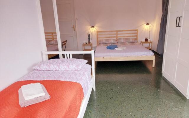 camera colombo 12 Genova Rooms