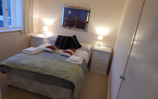 Cherry Palace 3 BD Parking Spaces groups