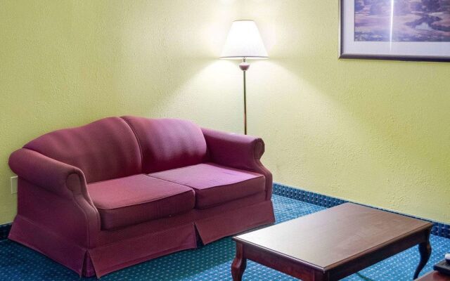 Econo Lodge Canton I-55