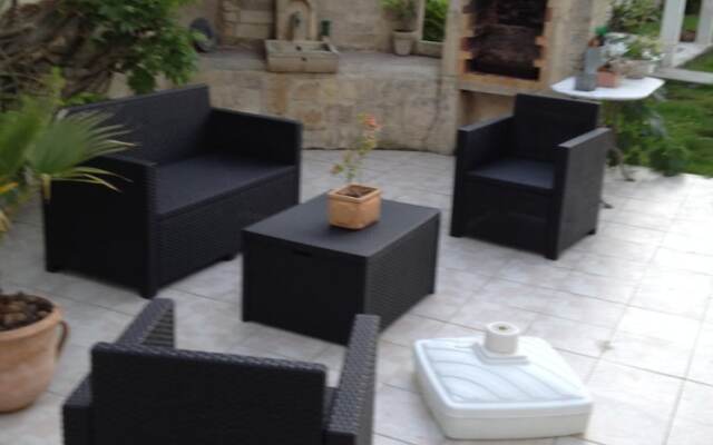 Studio in Saint-jean-d'angély, With Private Pool, Enclosed Garden and