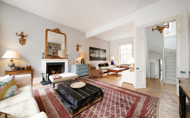 3 Bedroom Notting Hill House With Balcony