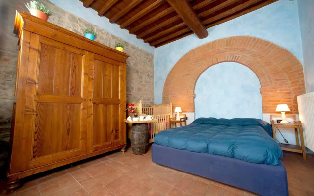 Apartment with One Bedroom in Castelfranco Piandiscò, with Shared Pool