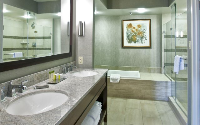 DoubleTree by Hilton Washington DC - Crystal City