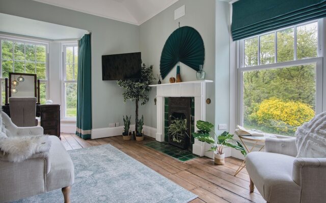 Hill House Country Estate - Princes Gate