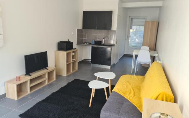 Jolie studio au calme avec jardin privatif.