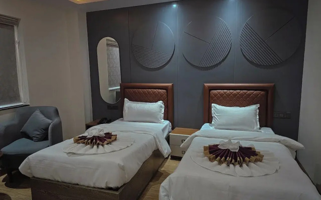 Hotel Elara