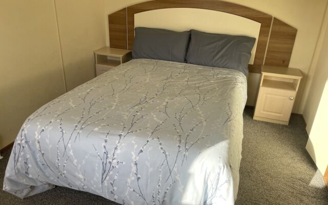 Captivating 2-bed Caravan in Clacton-on-sea