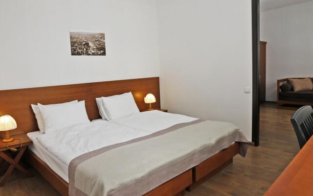 Club-2100 Hotel