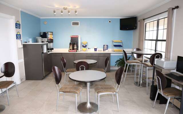 Days Inn by Wyndham Monroe LA
