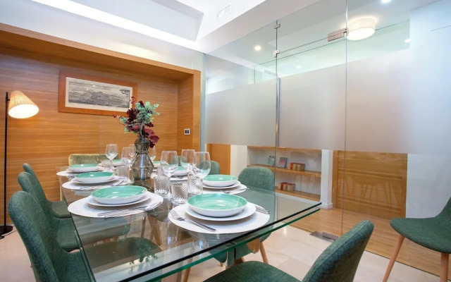 Exclusive Apartment 5BD in Seville. Carlos V