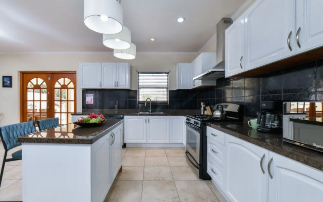 Stylish Villa, Private Pool, Bbq, Privacy