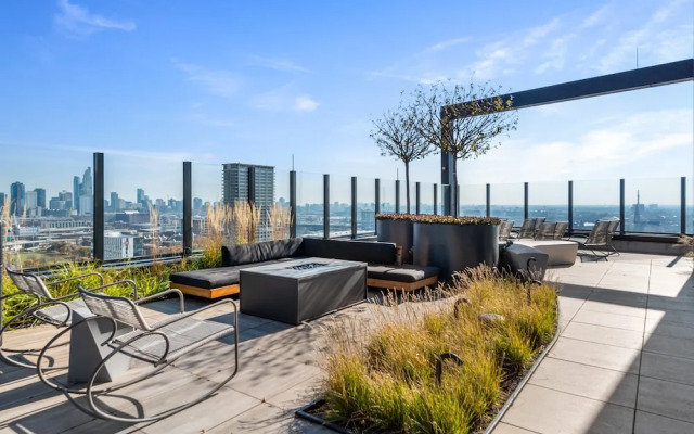 Prime Location 2BR Balcony Restful Night