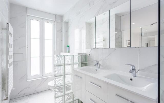 180 Suite Eden, Luxury APT at Sacré Coeur