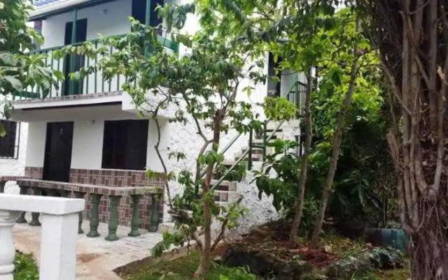 Angula Place