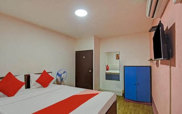 OYO 82483 Luxor Home Stays