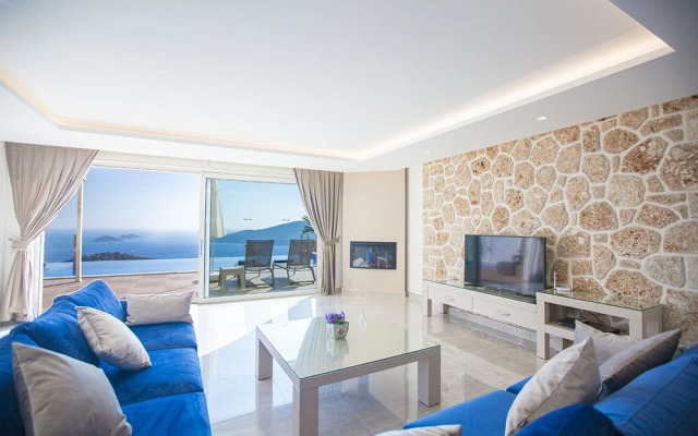 Villa Lamer by Akdenizvillam