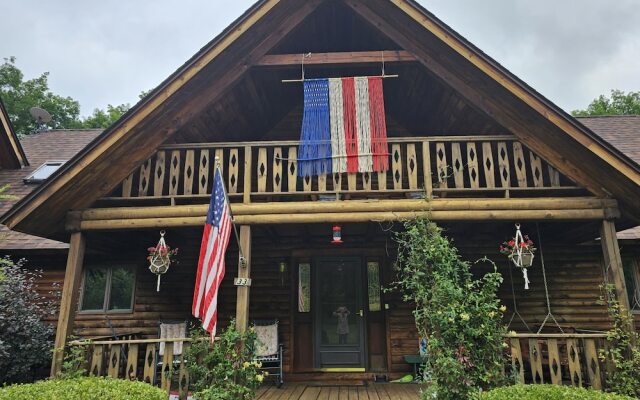 Pocono Dog-Friendly Home on River