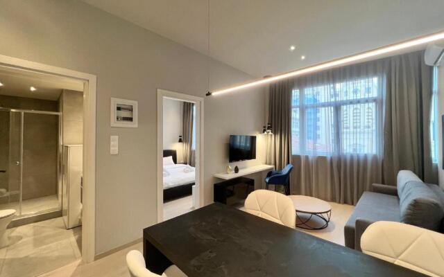 #Aura Studios & Suites F24