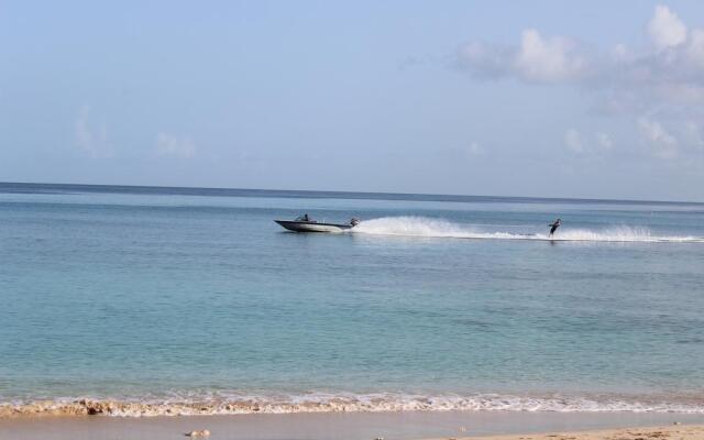 Royal Glitter Bay Villas