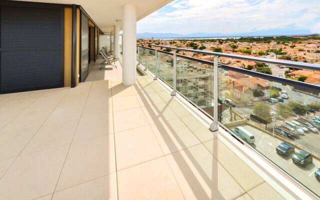 Apartment With 4 Bedrooms in Canet-en-roussillon, With Wonderful sea V