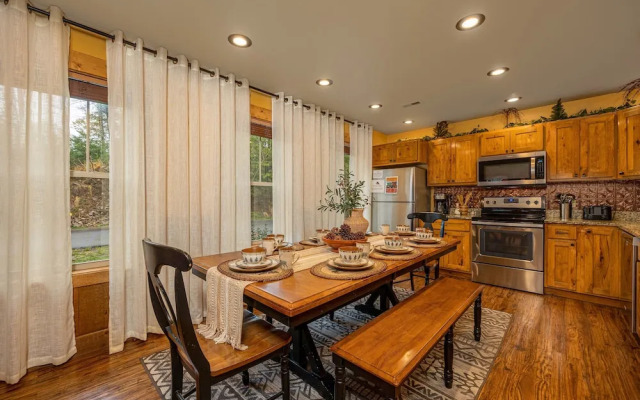 Hilltop Haven - Four Bedroom Chalet