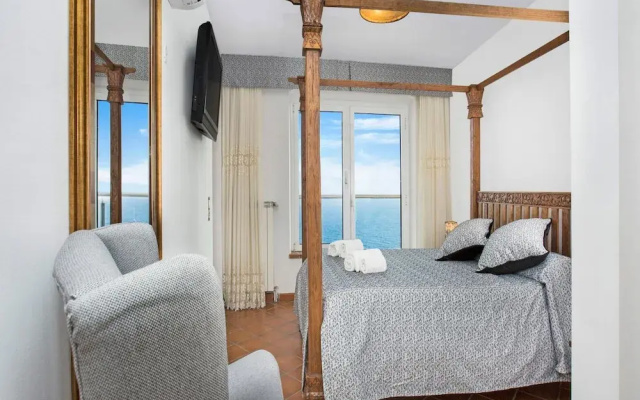 Villa in Cala Canyelles With Sea Views & Pool
