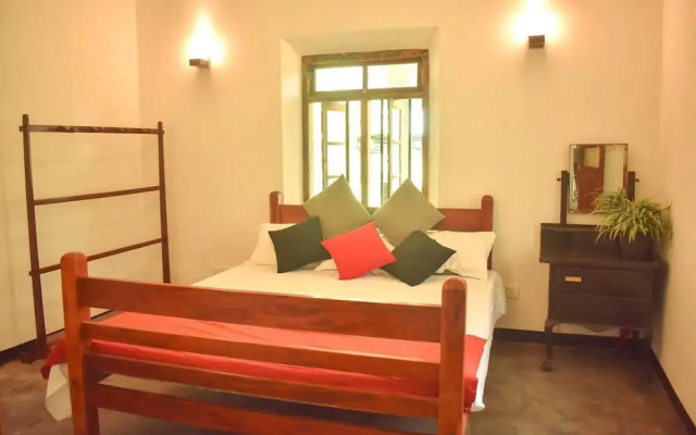 Charming & Historical 3-bed Bungalow in Hikkaduwa