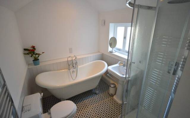 Bright & Homely 2 Bed House In Bedminster