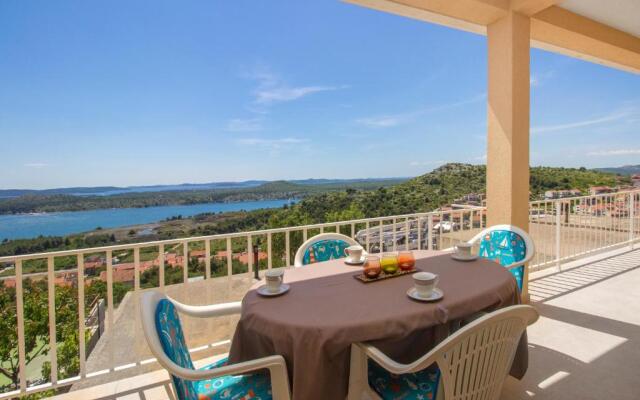 Bulat Sea View Apartments