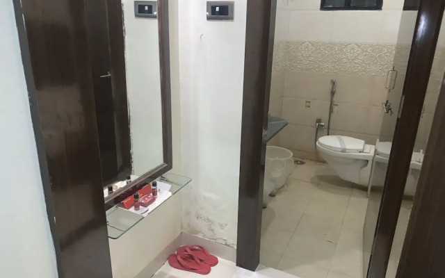 JK Rooms 126 Parashar Legacy - Station