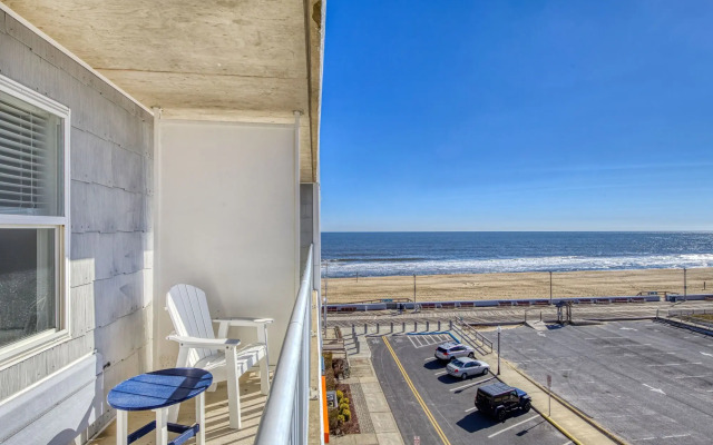 Commander Hotel & Suites